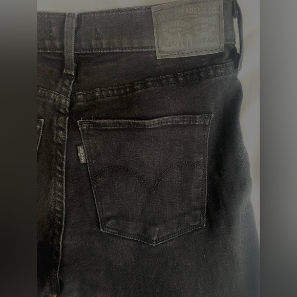 Like NEW - Levi's 311 Shaping Skinny Black Women's Jeans - Picture 5 of 6
